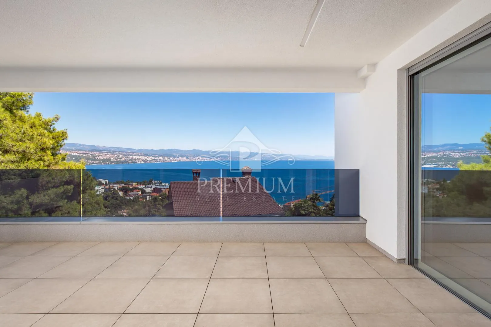 LUKSUZAN STAN SA PREKRASNIM POGLEDOM, BAZEN,LIFT, GARAŽA - cover