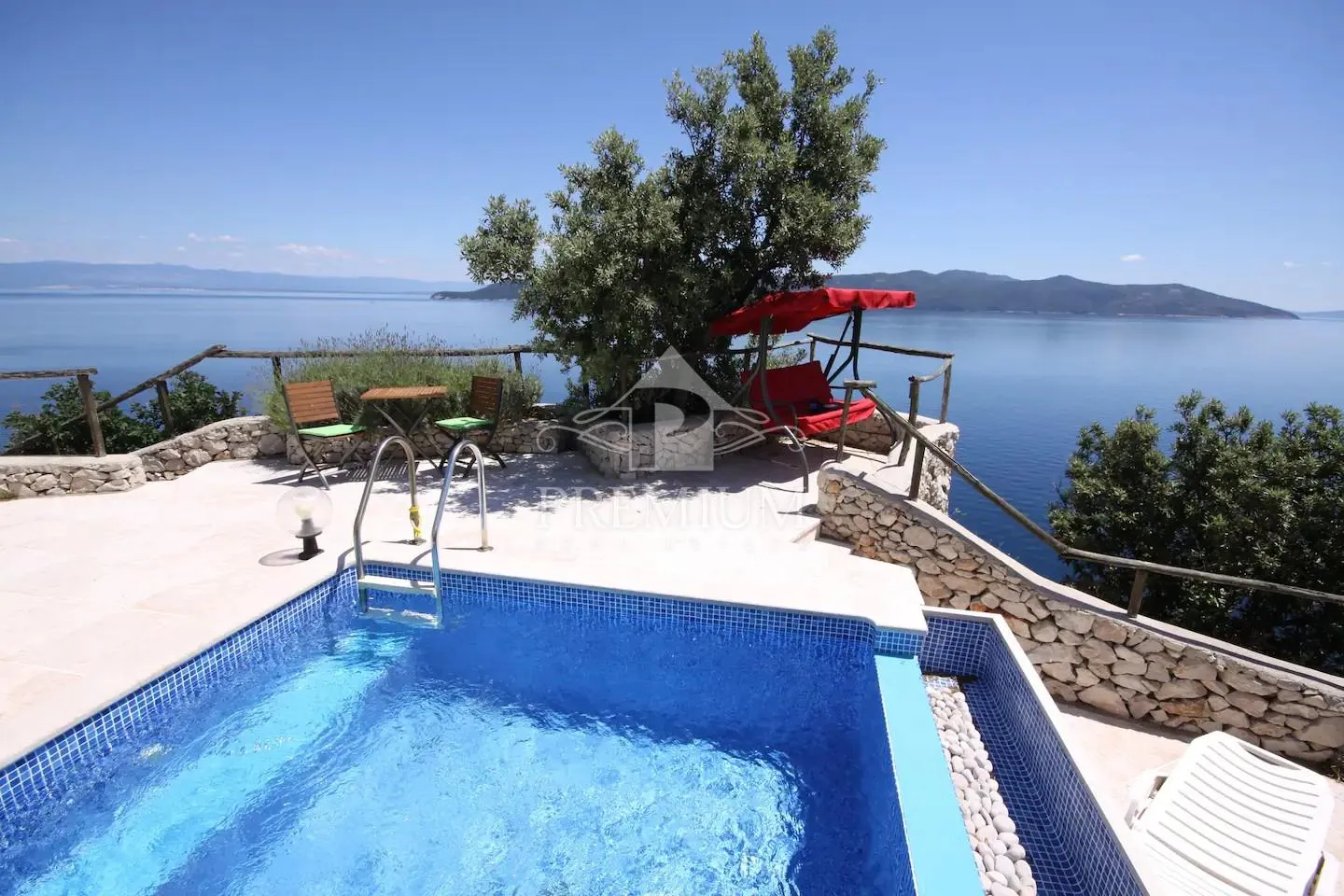 KUĆA NA LITICI IZNAD MORA, RIJETKOST U PONUDI!!! - cover