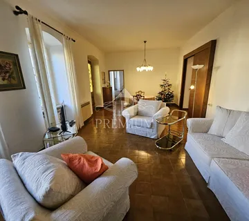 STAN SA OKUĆNICOM, STROGI CENTAR - cover