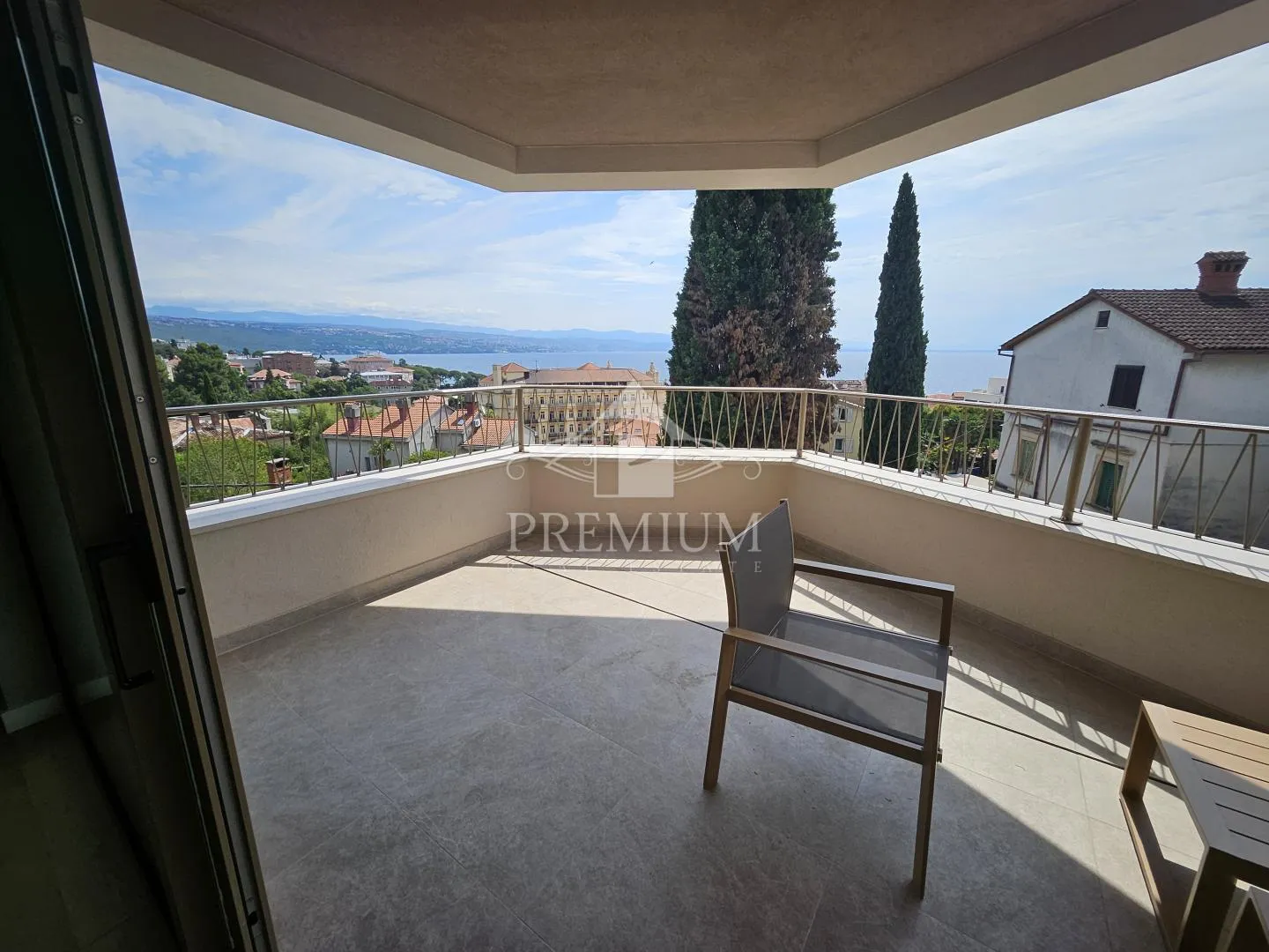 STAN U URBANOJ VILI, LIFT, GARAŽA, BLIZINA MORA - cover