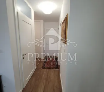 PENTHOUSE SA KROVNOM TERASOM, PANORAMSKI POGLED, GARAŽA - cover