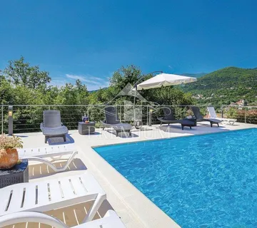 KUĆA S BAZENOM, POGLED MORE - cover