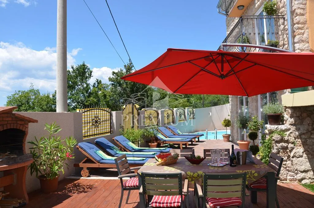 ADAPTIRANA STARINA SA BAZENOM, ZALEĐE CRIKVENICE - cover