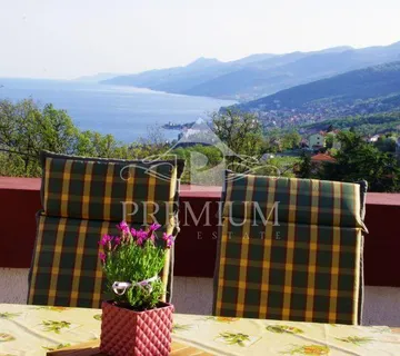 SAMOSTOJEĆA KUĆA SA VELIKOM OKUĆNICOM - cover