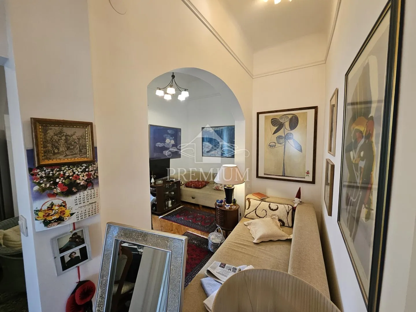 JEDNOSOBNI STAN U STROGOM CENTRU - cover