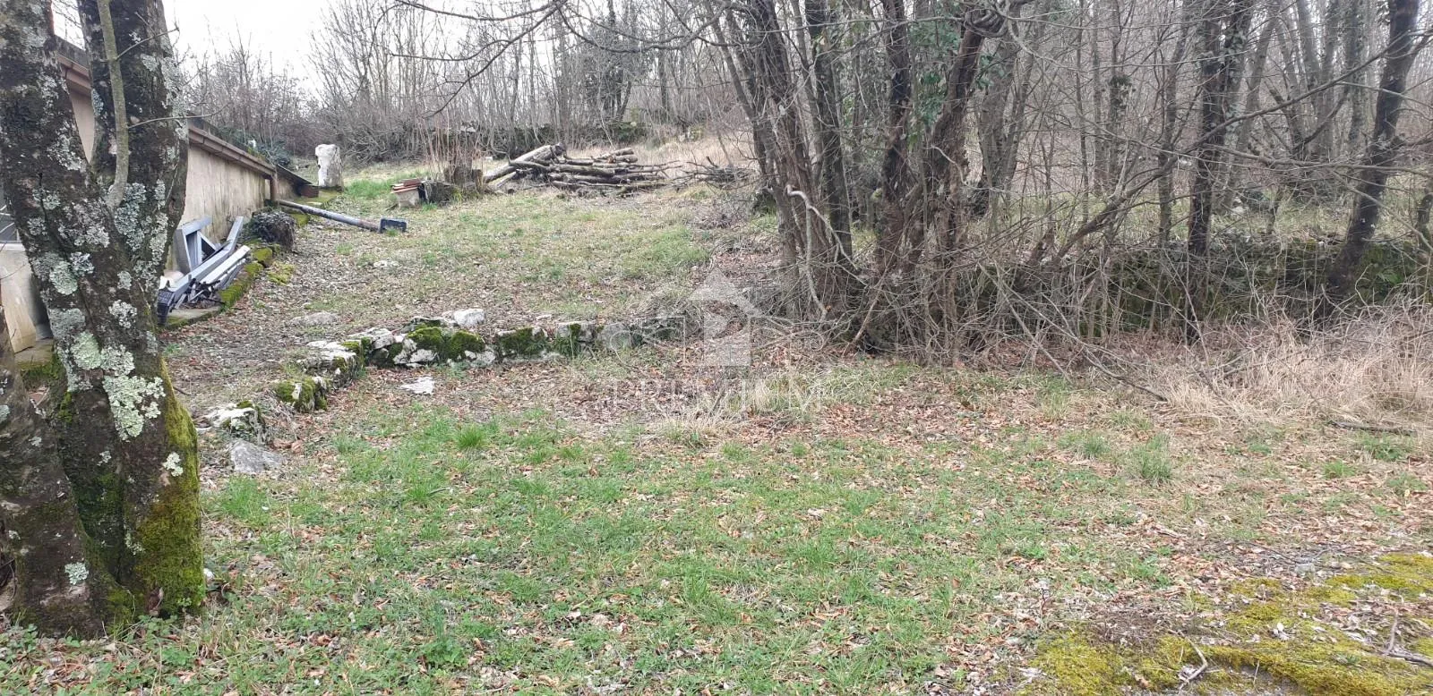 GRAĐEVINSKO ZEMLJIŠTE - povoljno! - cover