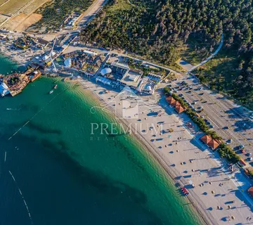 ZEMLJIŠTE NA VRLO ATRAKTIVNOJ LOKACIJI, ZRĆE - NOVALJA - cover