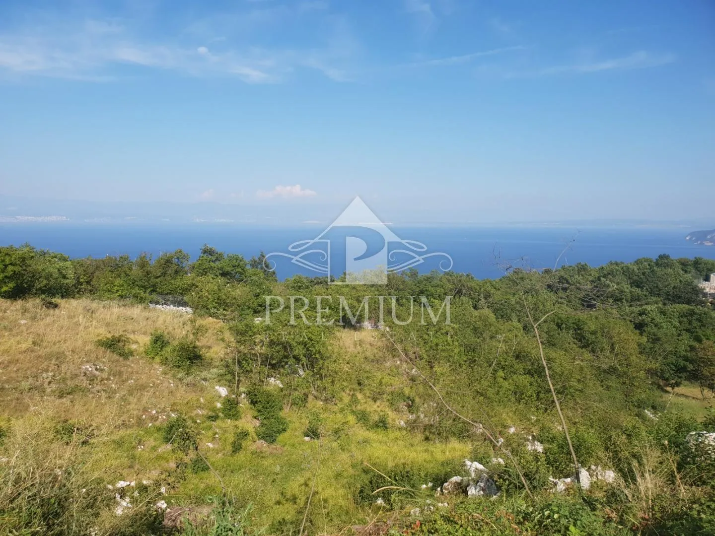 GRAĐEVINSKO ZEMLJIŠTE SA PREKRASNIM POGLEDOM - cover