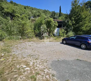 ZEMLJIŠTE SA ZAPOČETOM GRADNJOM - cover