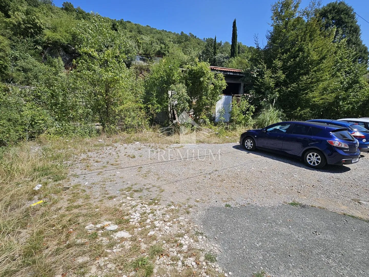 ZEMLJIŠTE SA ZAPOČETOM GRADNJOM - cover