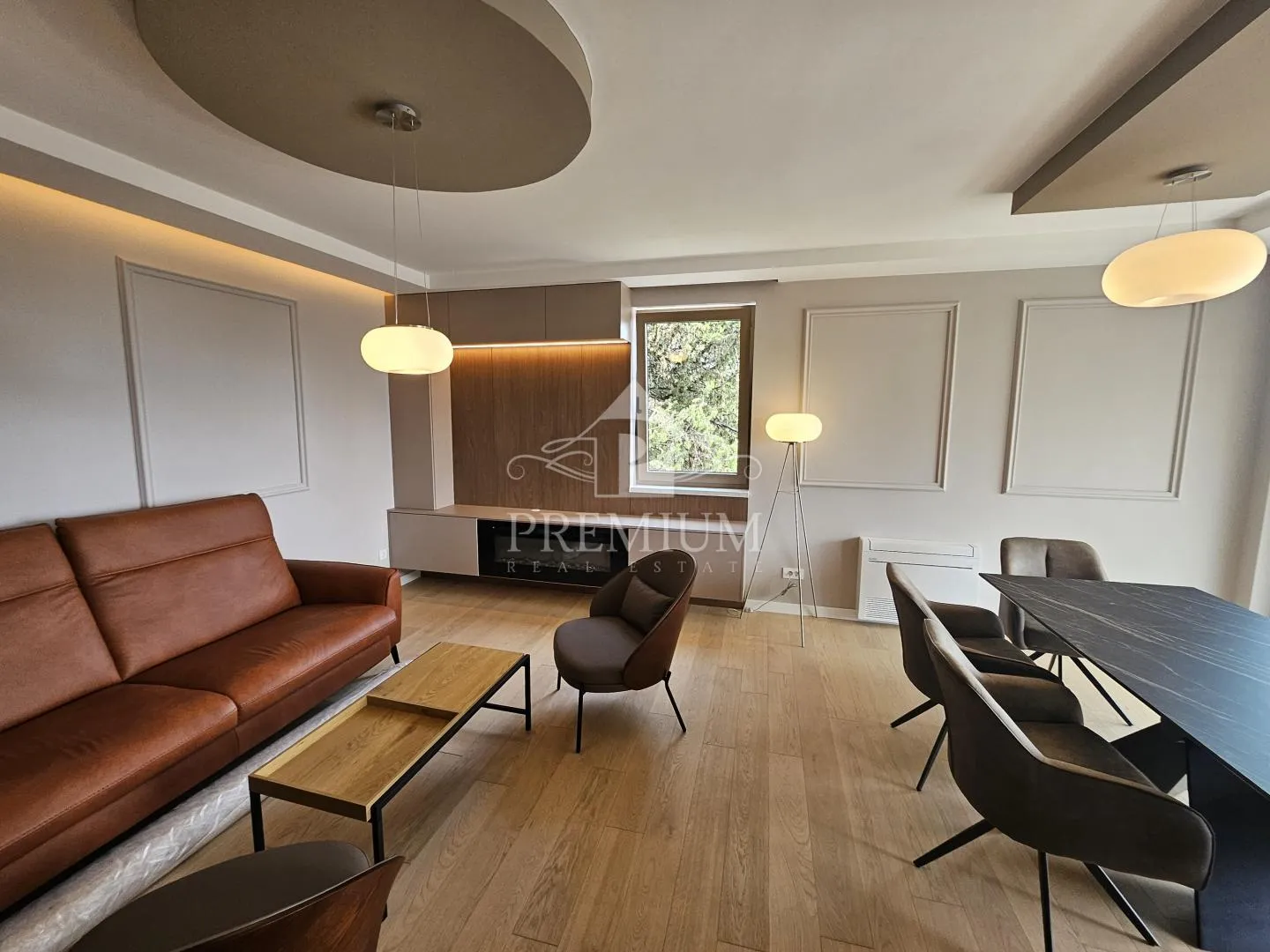 STAN U URBANOJ VILI, LIFT, BLIZINA MORA - cover