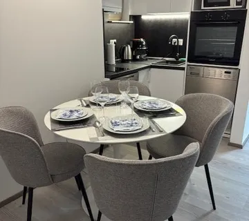 STAN 50 m2, PARKING, najam od 01.10.2025. do 30.06.2026. - cover