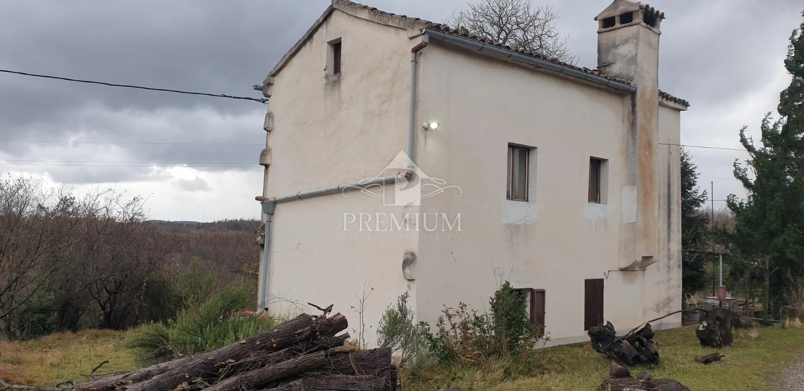 ZEMLJIŠTE I STARINA NA ATRAKTIVNOJ LOKACIJI U SRCU ISTRE - cover