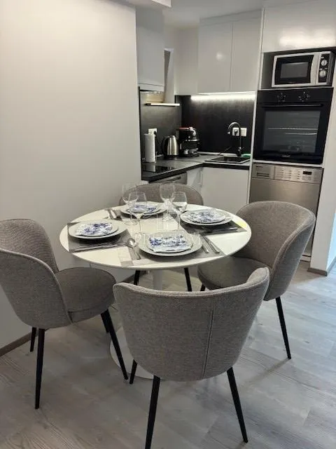 STAN 50 m2, PARKING, najam od 01.10.2025. do 30.06.2026. - cover