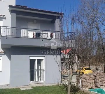 2 STANA U PRIZEMLJU KUĆE, OKUĆNICA - cover