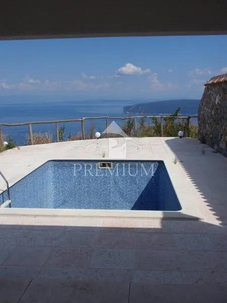 DVOJNA KUĆA, BAZEN, GARAŽA, POGLED! - cover