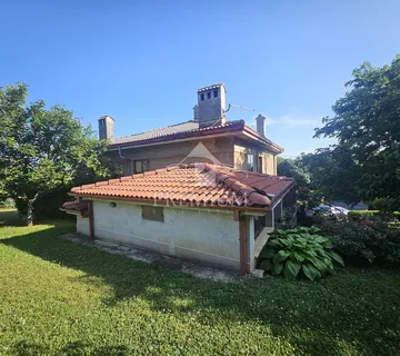 Etaža Kuće Sa Velikom Okućnicom - Rijeka