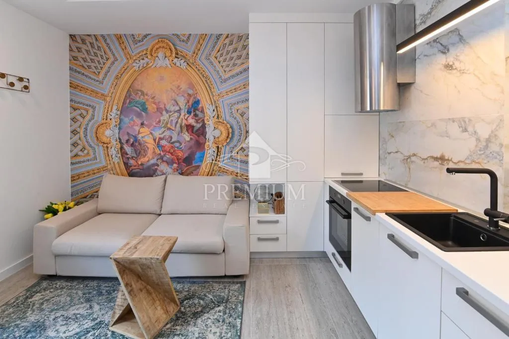 STAN I APARTMAN U CENTRU OPATIJE - cover