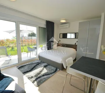 APARTMAN NA MIRNOJ LOKACIJI, NOVOGRADNJA, PARKING, POGLED - cover