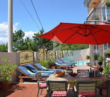 ADAPTIRANA STARINA SA BAZENOM, ZALEĐE CRIKVENICE - cover