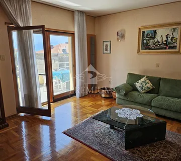 GOSPODSKI STAN NA DVIJE ETAŽE, GARAŽA, VRT - cover