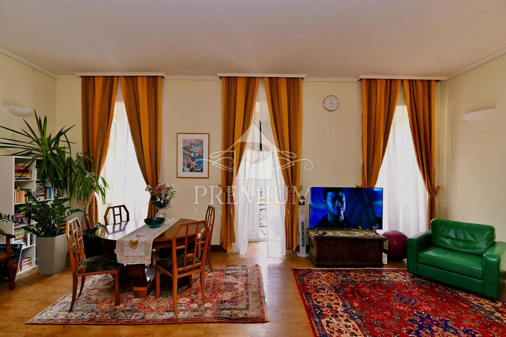 GOSPODSKI STAN U UŽEM CENTRU, BLIZU MORA - cover