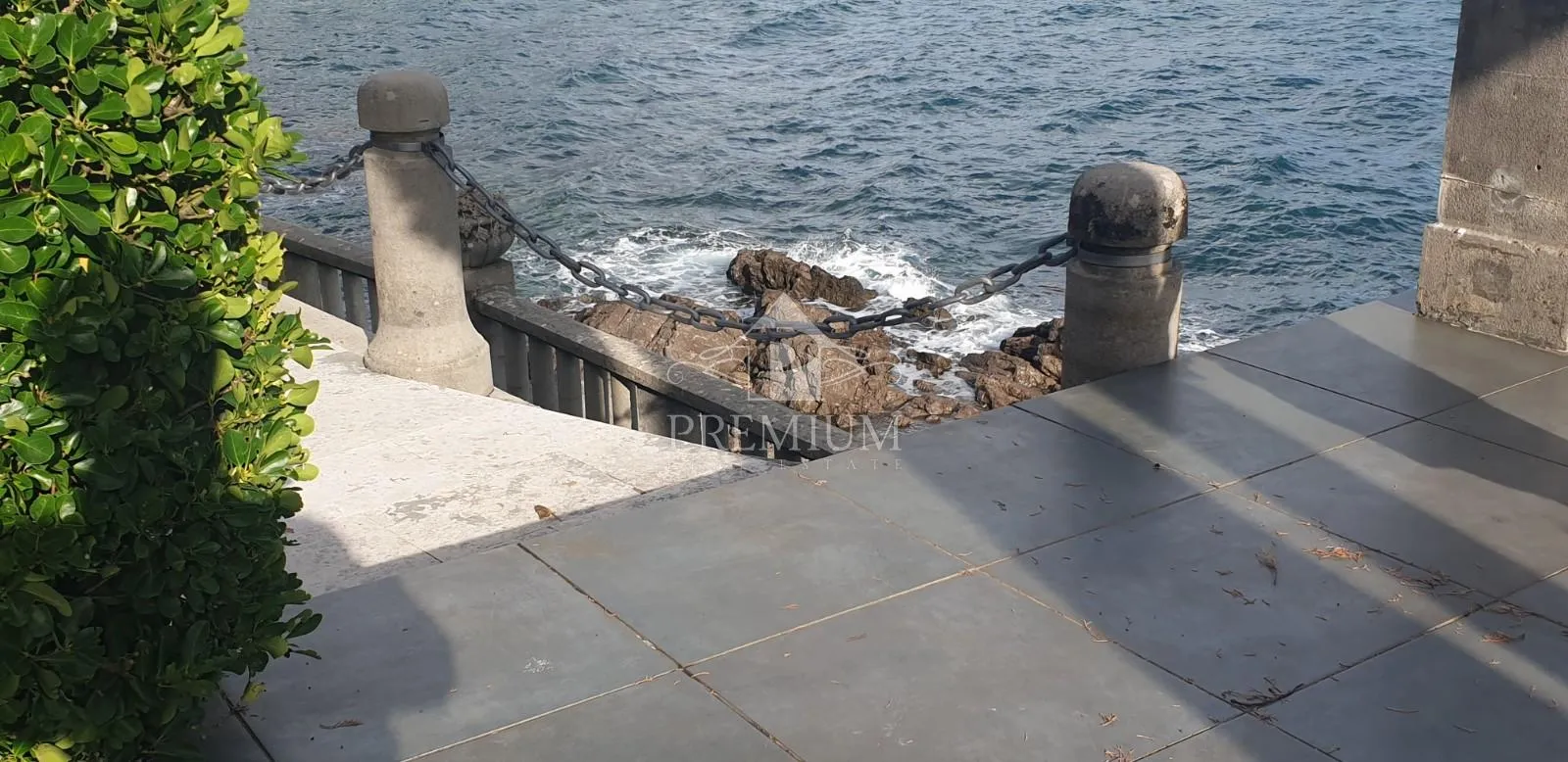 STAN U OPATIJSKOJ VILI, PRVI RED UZ MORE - cover