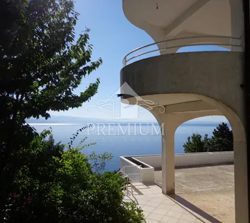 DVOETAŽAN STAN U ROH-BAU IZVEDBI 187,30 m2, NA JEDINSTVENOJ LOKACIJI, - Opatija