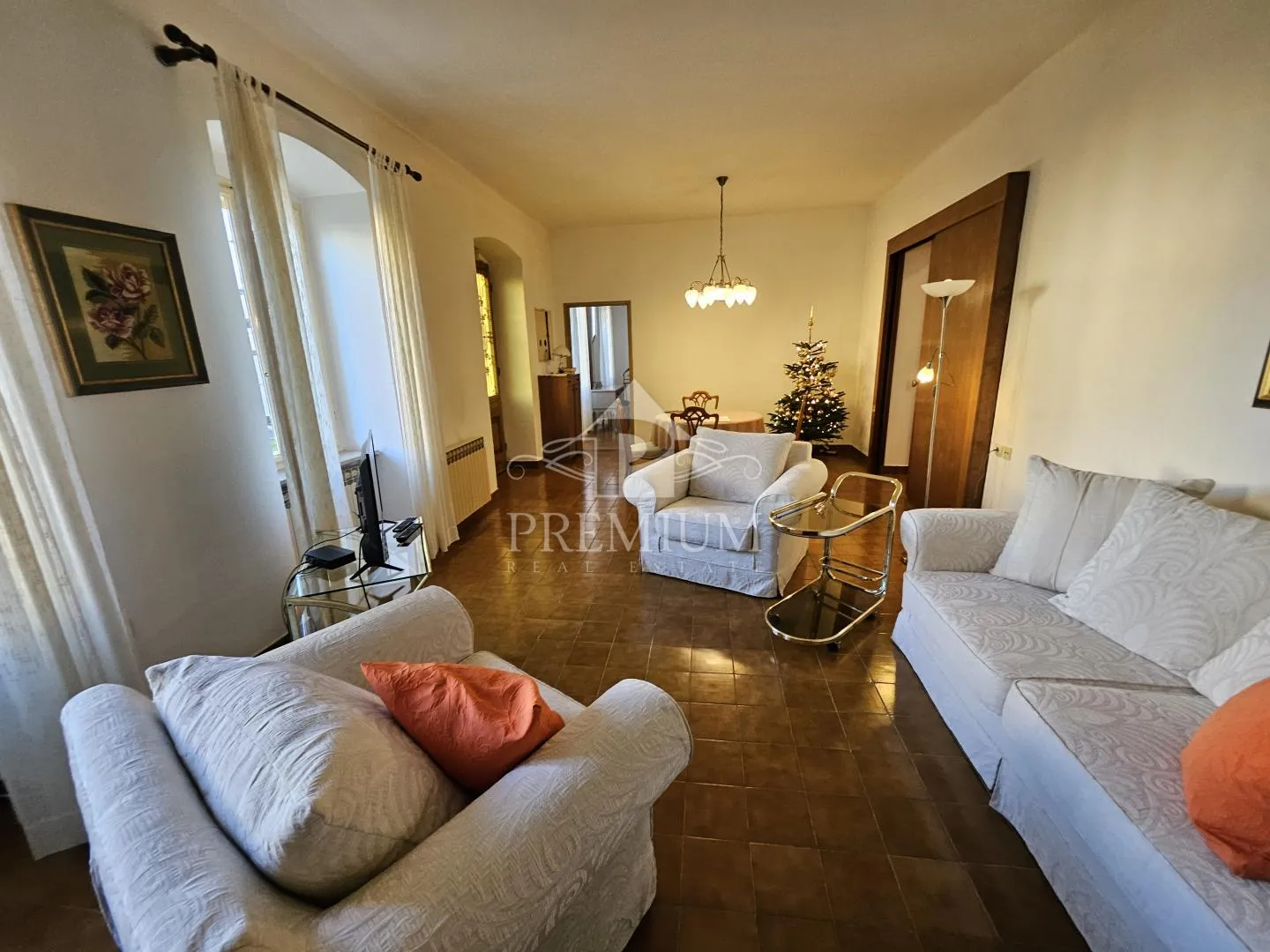 STAN SA OKUĆNICOM, STROGI CENTAR - cover