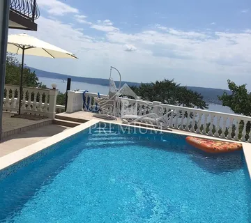 KUĆA SA BAZENOM I OKUĆNICOM, BLIZINA MORA - cover