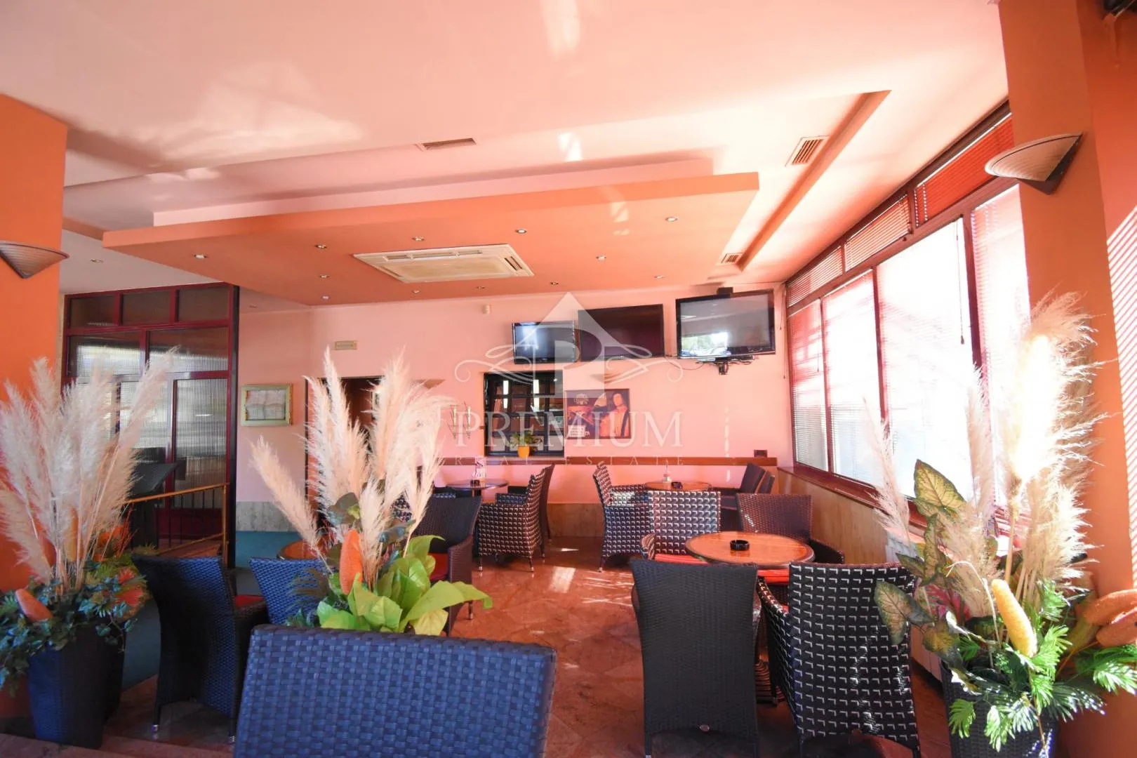 KUĆA U CENTRU, IDEALNA ZA KOMERCIJALNU DJELATNOST - cover