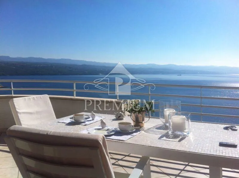 ATRAKTIVNA VILA NA JEDINSTVENOJ LOKACIJI, 614 m2 - cover