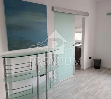 STAN 74 m2, 2S + DB, CENTAR, kompletno adaptiran - cover