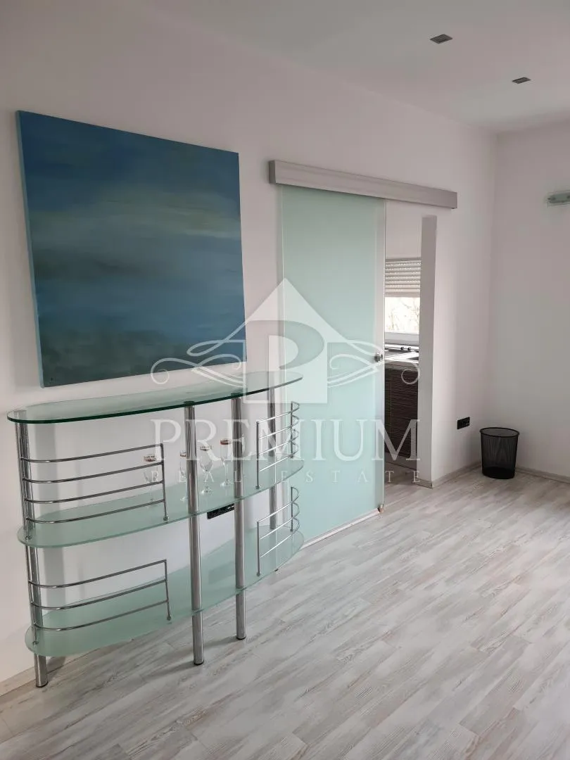 STAN 74 m2, 2S + DB, CENTAR, kompletno adaptiran - cover