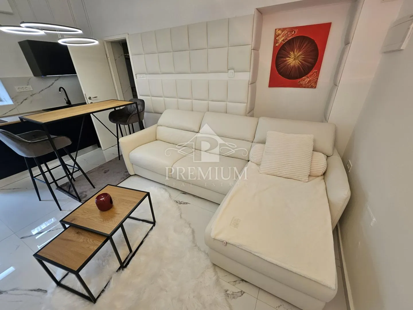 STUDIO APARTMAN, BLIZINA MORA I CENTRA - cover