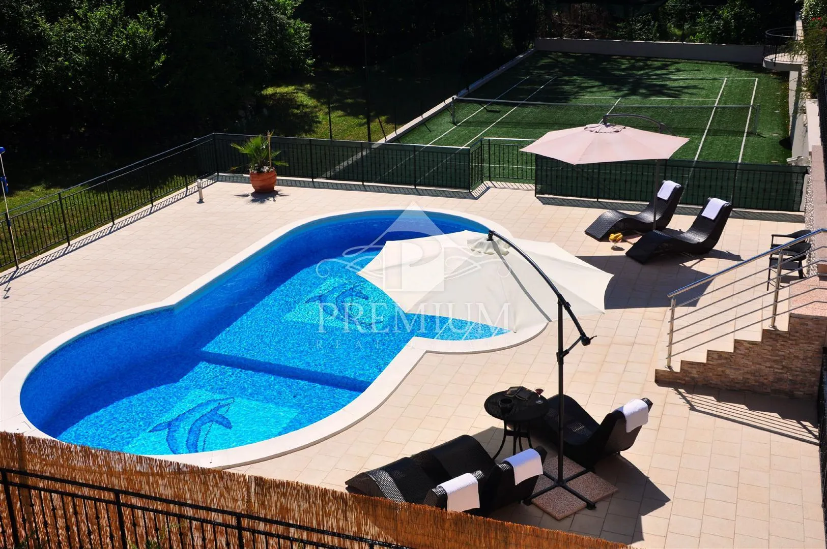 DVOJNA VILA S BAZENOM I GARAŽOM, TENISKI TEREN - cover