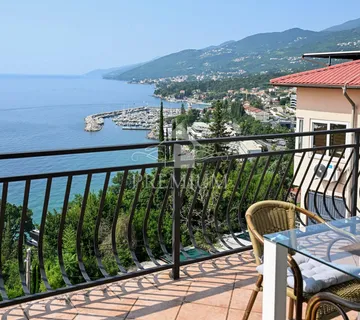 Moderan Stan Sa Prekrasnim Pogledom Na More - Opatija