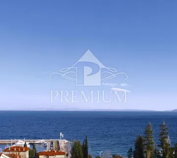 TROETAŽNI STAN 290 m2, BLIZINA MORA, POGLED,GARAŽA - cover