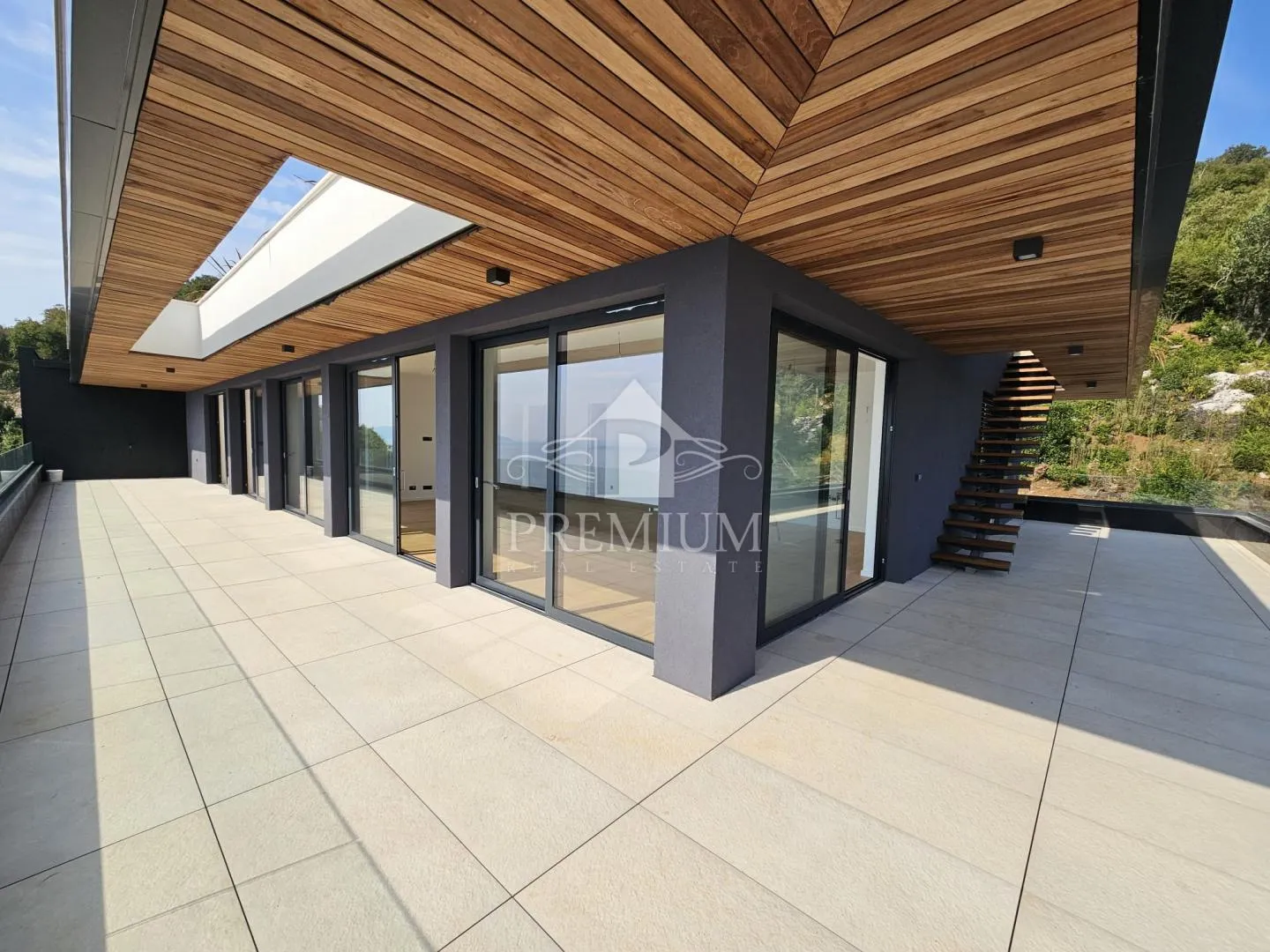 STAN U URBANOJ VILI, OTVOREN POGLED, GARAŽA, LIFT - cover