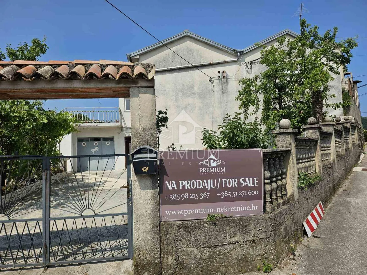 STAN SA GARAŽOM I OKUĆNICOM, MIRNA LOKACIJA - cover