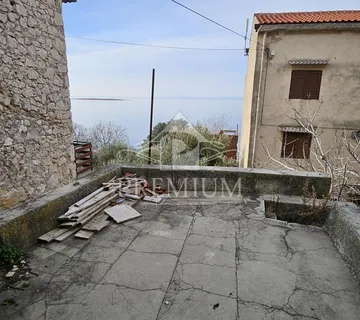 SAMOSTOJEĆA STARA KAMENA KUĆA  - cover