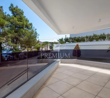 ELITNI STAN SA PREKRASNIM POGLEDOM - cover