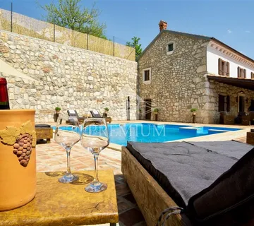 OBNOVLJENA STARINA S BAZENOM, POGODNA ZA TURIZAM - cover