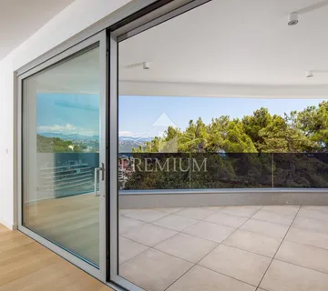 ELITNI STAN SA PREKRASNIM POGLEDOM - cover