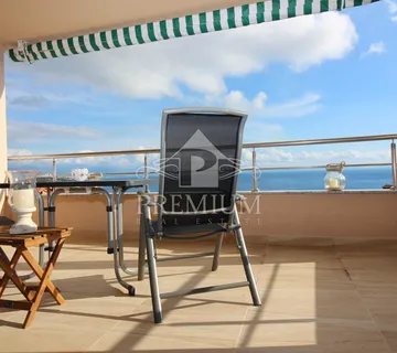 STAN U URBANOJ VILI S BAZENOM, GARAŽA, POGLED, MIRNA LOKACIJA - cover