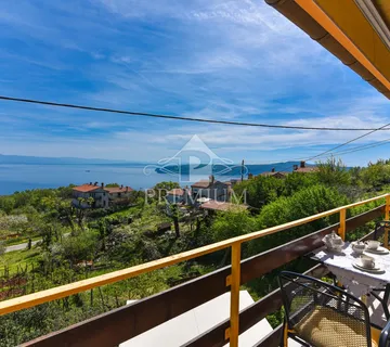 KUĆA SA PREKRASNIM POGLEDOM - cover