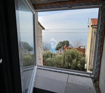 SAMOSTOJEĆA STARA KAMENA KUĆA  - cover