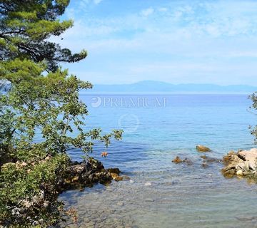 Malinska, prodaja građevinskog zemljišta ugostiteljsko - turističke namjene !! Top Lokacija, prvi red do mora !! - cover