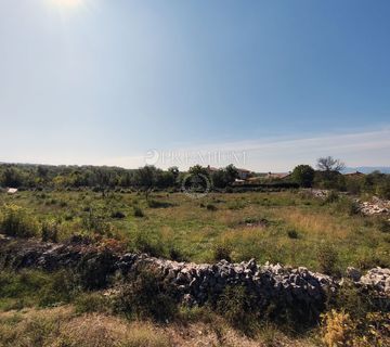 Malinska, prodaja građevinskog zemljišta, 2500m od mora! - cover