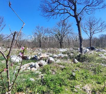 Njivice, prodaja građevinskog zemljišta pravilnog obilka! - cover